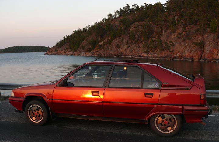 BX Nauvossa ilta-auringossa